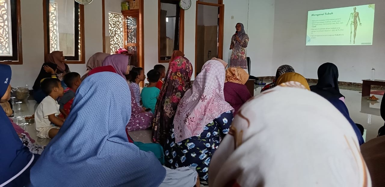 Ibu-Ibu Jam’iyah Nurul Yaqin Desa Cisaat Belajar Kespro Bersama UR
