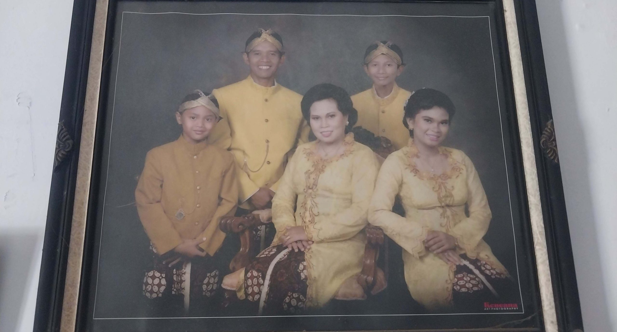 Kelindan Seksualitas dalam Foto Keluarga