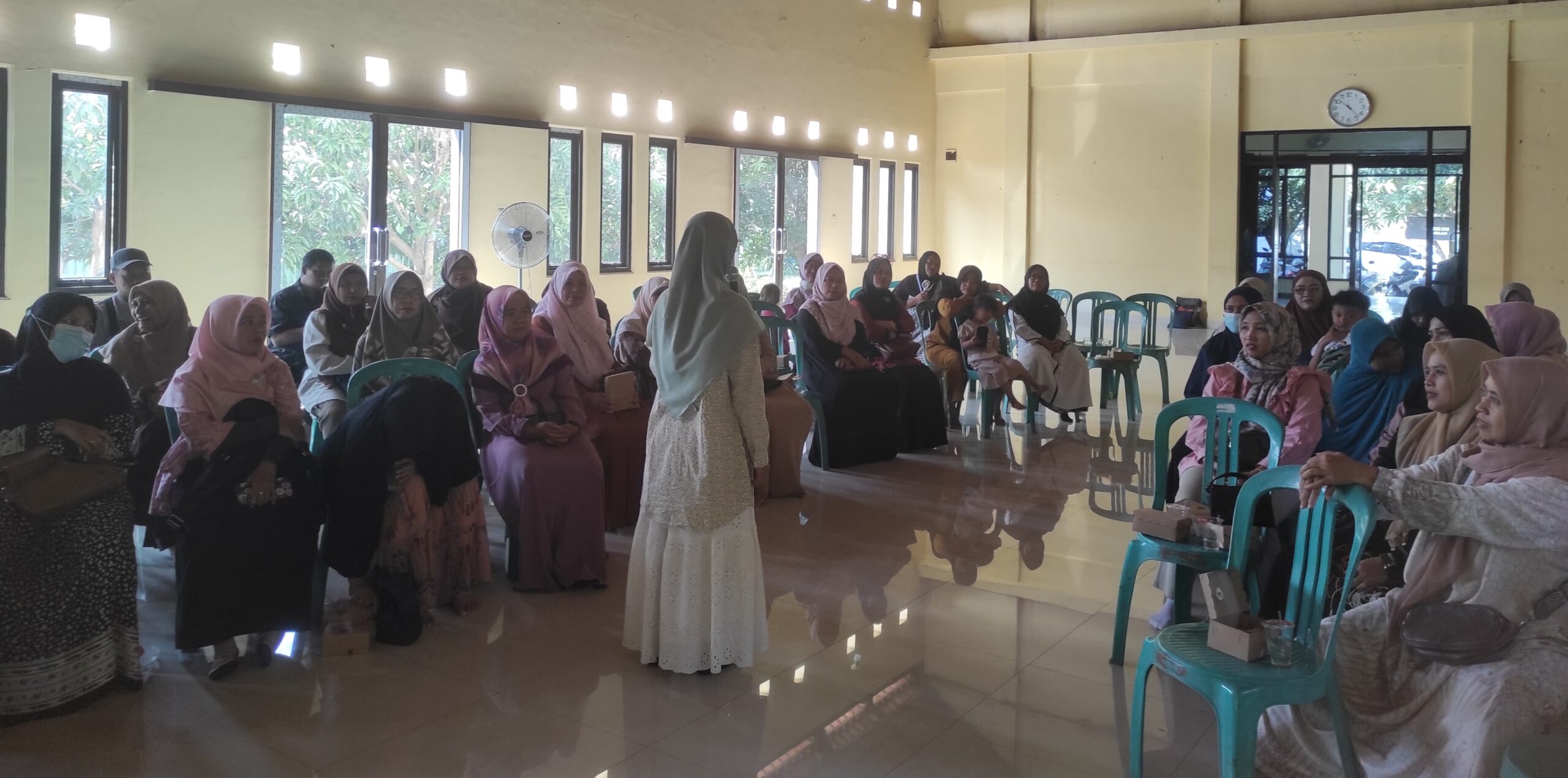 SDIT Lemah Duwur dan UR Gelar Seminar Parenting
