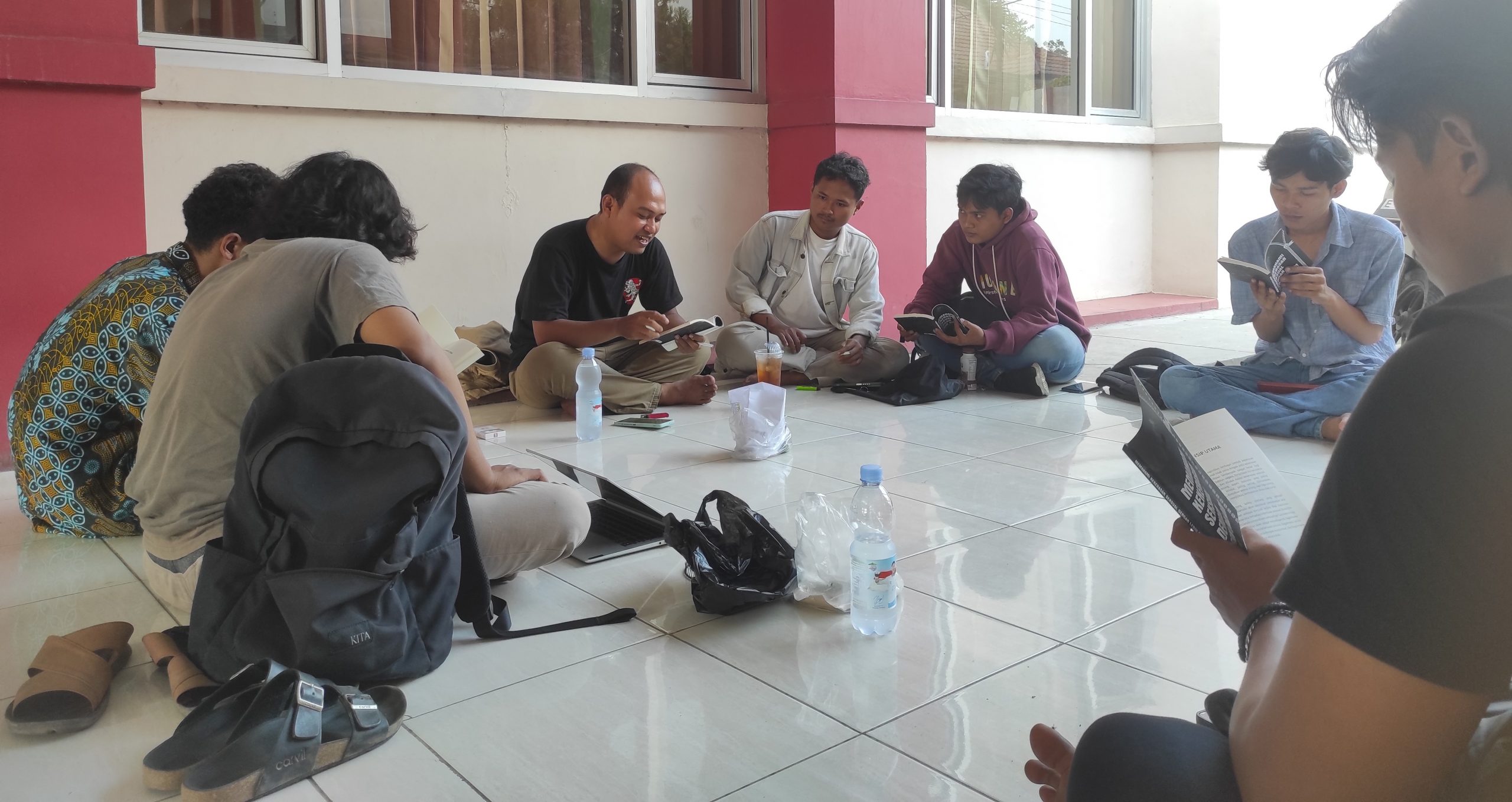 Selasar: Catatan Diskusi KS dengan Mahasiswa Indramayu