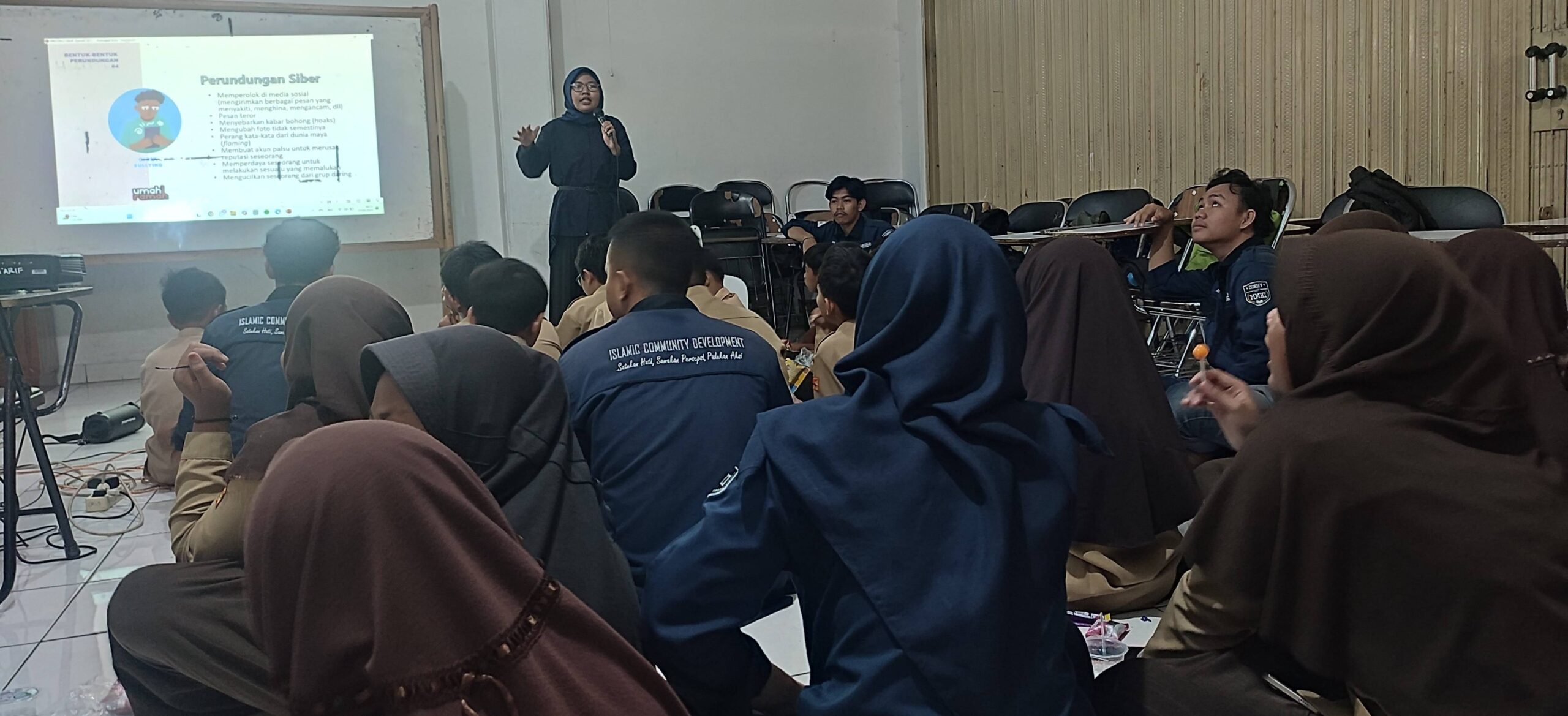 UR Berikan Edukasi Cegah Bullying di MI Ma’arif Sutawinangun